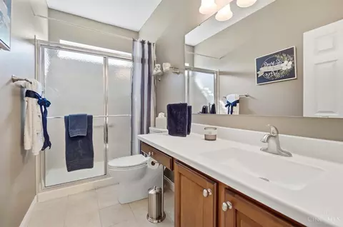 Bath - 655 Hyacinth Rd, Cincinnati, OH 45245 photo 4 of 10