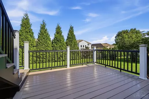 Exterior - 655 Hyacinth Rd, Cincinnati, OH 45245 photo 7 of 18