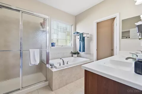 Bath - 655 Hyacinth Rd, Cincinnati, OH 45245 photo 2 of 10