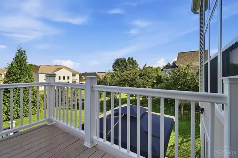 Exterior - 655 Hyacinth Rd, Cincinnati, OH 45245 photo 3 of 18
