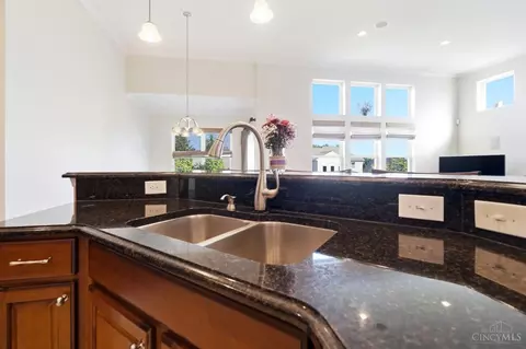 Kitchen - 655 Hyacinth Rd, Cincinnati, OH 45245 photo 5 of 9
