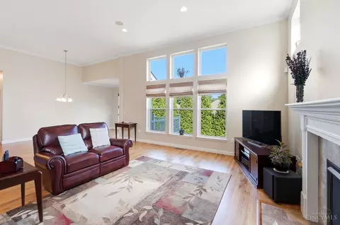 Living - 655 Hyacinth Rd, Cincinnati, OH 45245 photo 3 of 3