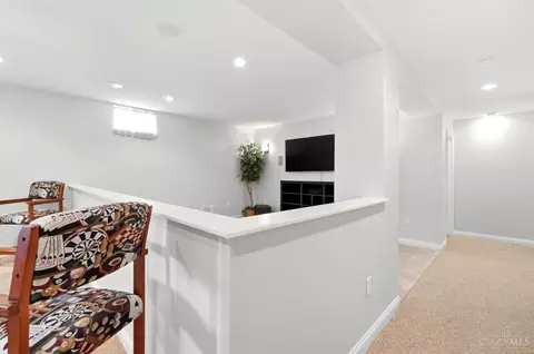 Entry Way - 655 Hyacinth Rd, Cincinnati, OH 45245 photo 5 of 6