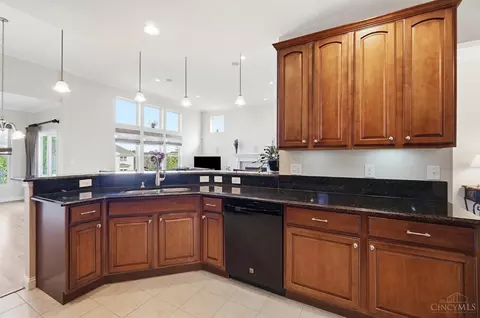 Kitchen - 655 Hyacinth Rd, Cincinnati, OH 45245 photo 3 of 9