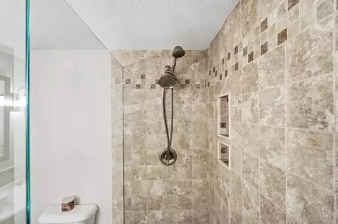 Bath - 655 Hyacinth Rd, Cincinnati, OH 45245 photo 10 of 10