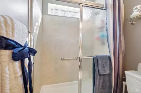 Bath - 655 Hyacinth Rd, Cincinnati, OH 45245 photo 6 of 10