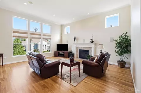 Living - 655 Hyacinth Rd, Cincinnati, OH 45245 photo 1 of 3