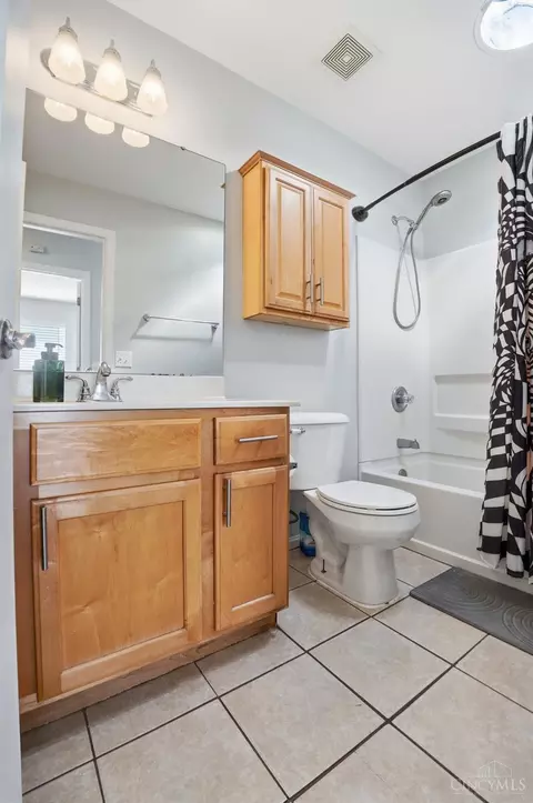 Bath - 2580 Riverside Dr, Cincinnati, OH 45202 photo 4 of 4