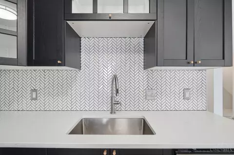 Kitchen - 2580 Riverside Dr, Cincinnati, OH 45202 photo 6 of 8