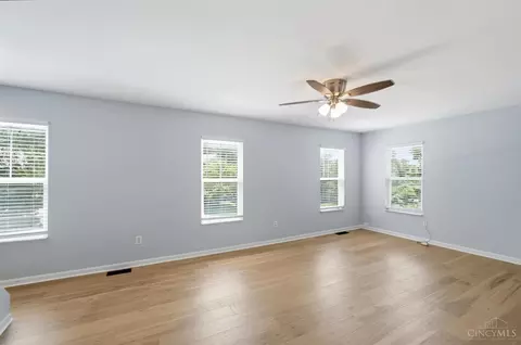 Living - 2580 Riverside Dr, Cincinnati, OH 45202 photo 4 of 4