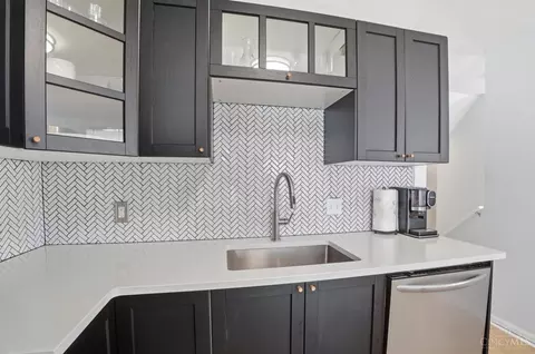 Kitchen - 2580 Riverside Dr, Cincinnati, OH 45202 photo 5 of 8