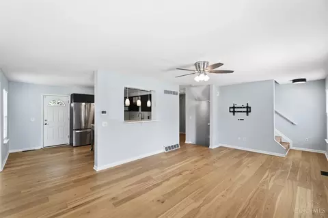 Living - 2580 Riverside Dr, Cincinnati, OH 45202 photo 3 of 4