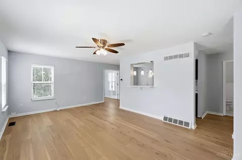 Living - 2580 Riverside Dr, Cincinnati, OH 45202 photo 2 of 4