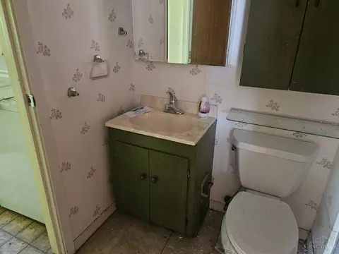 Bath - 768 Crowden Dr, Cincinnati, OH 45224 photo 2 of 2