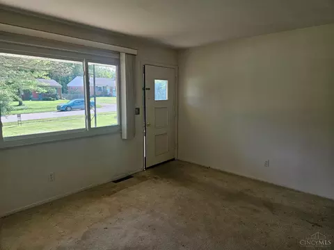 Living - 768 Crowden Dr, Cincinnati, OH 45224 photo 1 of 4