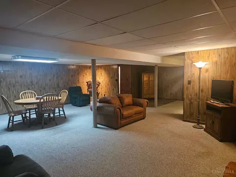 Living - 619 Shultz Dr, Hamilton, OH 45013 photo 4 of 5