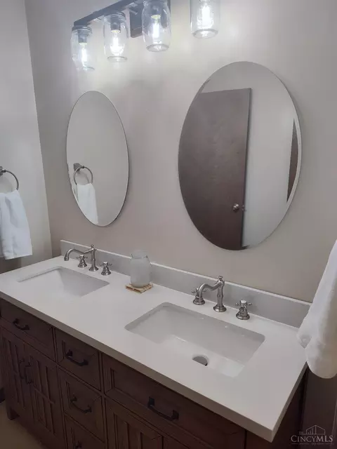 Bath - 619 Shultz Dr, Hamilton, OH 45013 photo 5 of 6
