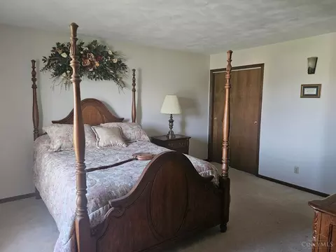 Bedroom - 619 Shultz Dr, Hamilton, OH 45013 photo 2 of 3