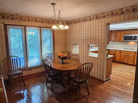 Dining - 619 Shultz Dr, Hamilton, OH 45013 photo 2 of 2