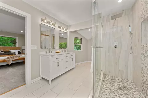 Bath - 7275 Demar Rd, Cincinnati, OH 45243 photo 3 of 6