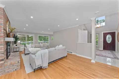 Living - 7275 Demar Rd, Cincinnati, OH 45243 photo 3 of 5