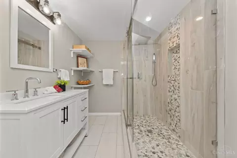Bath - 7275 Demar Rd, Cincinnati, OH 45243 photo 5 of 6