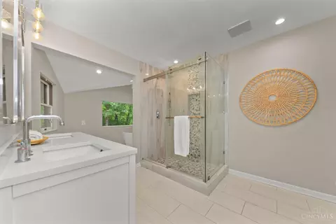 Bath - 7275 Demar Rd, Cincinnati, OH 45243 photo 4 of 6