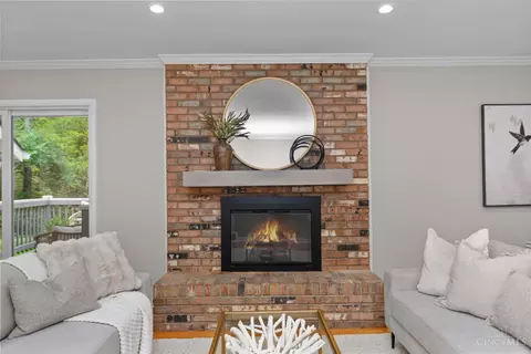 Living - 7275 Demar Rd, Cincinnati, OH 45243 photo 2 of 5