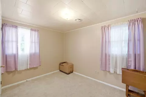 Bedroom - 3115 Urwiler Ave, Cincinnati, OH 45211 photo 3 of 4