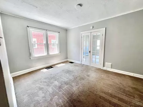 3954 Vine St, Cincinnati, OH 45217 photo 4