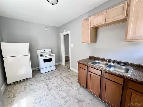 3954 Vine St, Cincinnati, OH 45217 photo 8