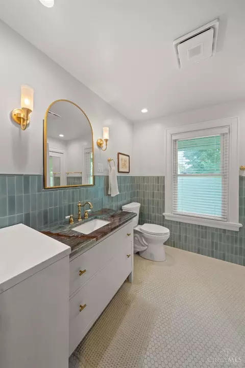 Bath - 6348 Hamilton Ave, Cincinnati, OH 45224 photo 2 of 3