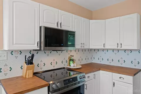 Kitchen - 6348 Hamilton Ave, Cincinnati, OH 45224 photo 2 of 5