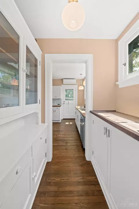 Entry Way - 6348 Hamilton Ave, Cincinnati, OH 45224 photo 1 of 2