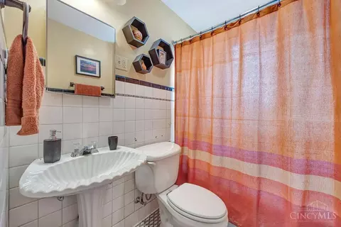 Bath - 4917 Zula Ave, Cincinnati, OH 45238 photo 2 of 2