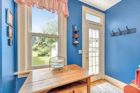 Entry Way - 4917 Zula Ave, Cincinnati, OH 45238 photo 1 of 3