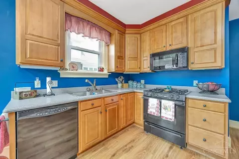 Kitchen - 4917 Zula Ave, Cincinnati, OH 45238 photo 2 of 4