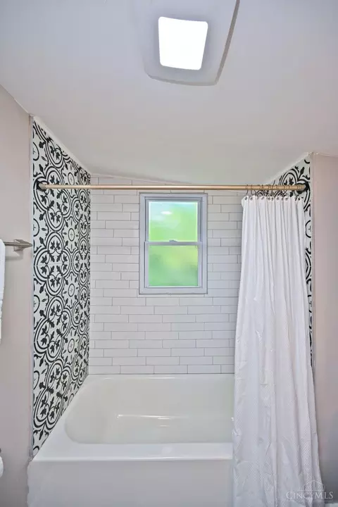 Bath - 302 Washington Ave, Saint Bernard, OH 45217 photo 4 of 4