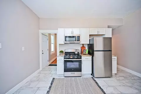 Kitchen - 302 Washington Ave, Saint Bernard, OH 45217 photo 4 of 5