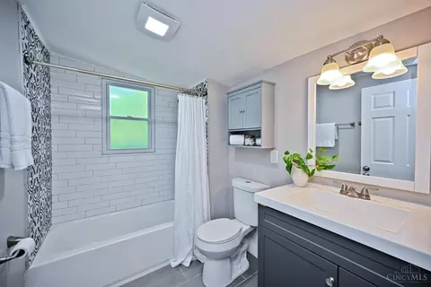 Bath - 302 Washington Ave, Saint Bernard, OH 45217 photo 3 of 4