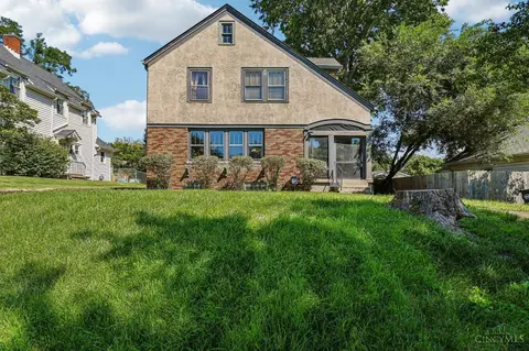 207 Aberdeen Dr, Middletown, OH 45042