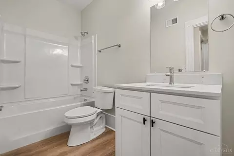 Bath - 5809 Lathrop Pl, Cincinnati, OH 45224 photo 3 of 4