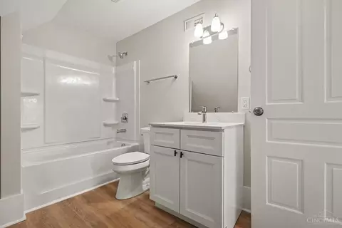 Bath - 5809 Lathrop Pl, Cincinnati, OH 45224 photo 4 of 4
