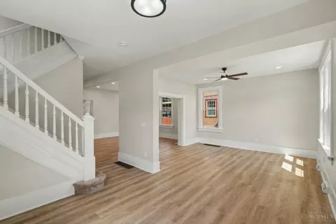 Living - 5809 Lathrop Pl, Cincinnati, OH 45224 photo 4 of 6