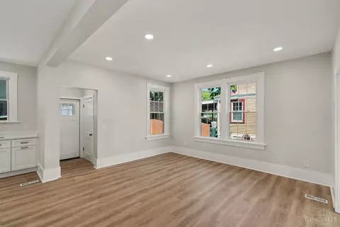 Living - 5809 Lathrop Pl, Cincinnati, OH 45224 photo 6 of 6
