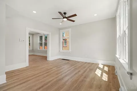 Living - 5809 Lathrop Pl, Cincinnati, OH 45224 photo 2 of 6