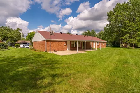 Exterior - 231 Prague Ct, Centerville, OH 45458 photo 6 of 7