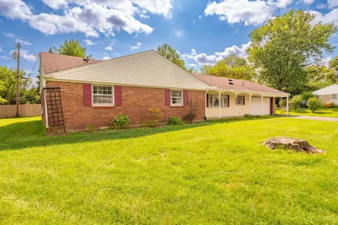 Exterior - 231 Prague Ct, Centerville, OH 45458 photo 2 of 7