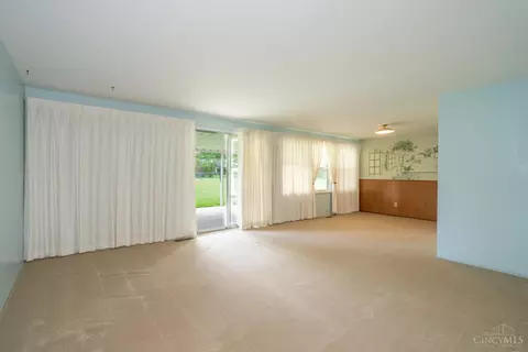 Living - 231 Prague Ct, Centerville, OH 45458 photo 1 of 4