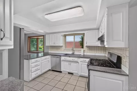 Kitchen - 2317 Rahn Rd, Kettering, OH 45440 photo 2 of 2